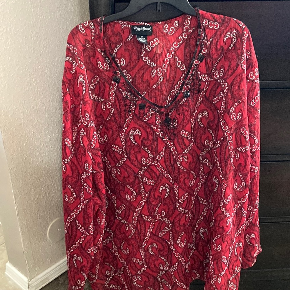 Sheer Maggie Barnes top. Size 5x